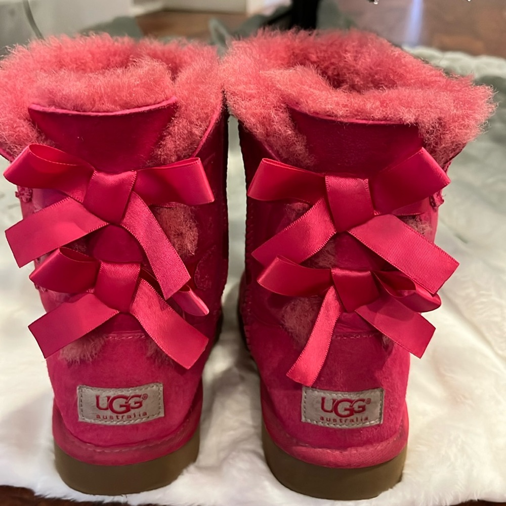 UGG boots girl size 2. Pink